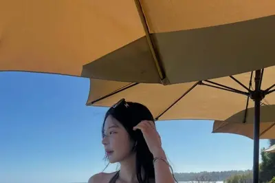 장재인, 파격 보디슈트+청바지…말리부 홀린 아찔한 골반 라인