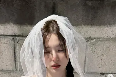 레드벨벳 슬기, 베일 속 드러낸 '청순+섹시' 반전 매력