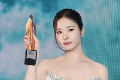'백상 조연상' 신세경, 선배들 실언 논란 속 빛난 품격