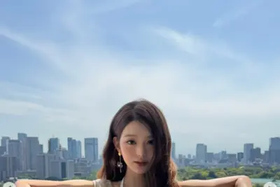 아이브 장원영, 151만 원 명품 속옷 노출...파격 로우라이즈