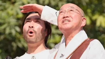 《法轮之路》登顶Netflix第一…李周彬嚎啕落泪的法轮法师一句话