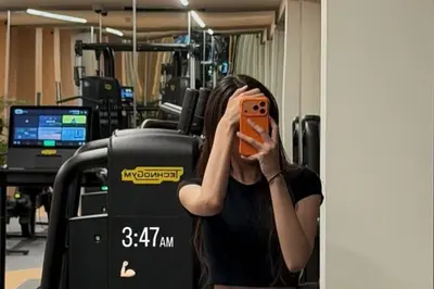 새벽 3시 47분 헬스장…문가영, 비현실적 11자 복근