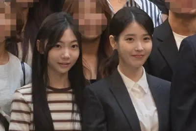 아이유, 경호원 결혼식서 축가 열창…의리 빛난 단정한 하객룩