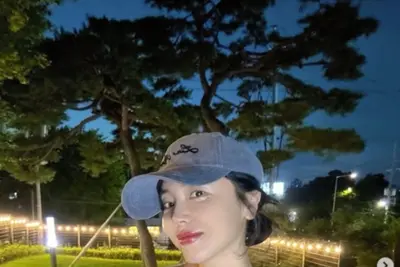 홍진영, 블랙 오프숄더로 과시한 볼륨 몸매…팬심 저격