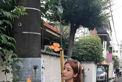 권은비·김민주, 일본 여행 근황…빛나는 '서머 퀸'