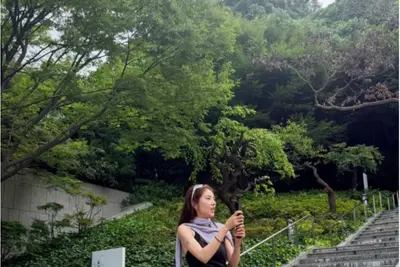 손담비, 사과 17일 만에 또 민폐 논란…신발 신고 침대 착석