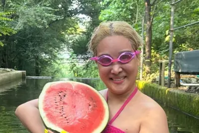 랄랄, 8kg 감량 후 계곡서 수영복 자태… 