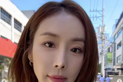 '임신 중' 배우 한다감, 삼청동 수제비 먹방 나들이… 늘씬한 팔다리 시선 강탈