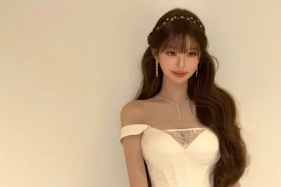  아이브 장원영, 몽환적 드레스 자태 공개 