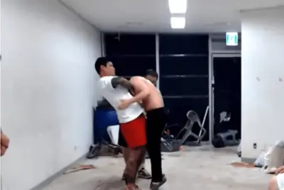 정찬성 ZFN, '생방송 기절 논란' 김중우 계약 해지…경찰 상해 혐의 수사 