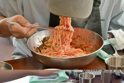 '동네의 명장들' 김포 걸포동 비빔국수 맛집 위치…배우 유승목 추천 국숫집