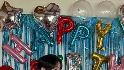 송중기, 만 41세 생일 근황 공개…'과자 가방' 멘 파티 현장과 케이티·자녀 재조명