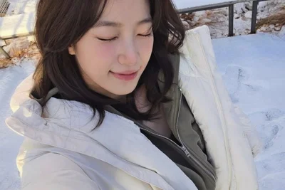 르세라핌 카즈하, 눈 쌓인 겨울 풍경 속 여신 미모 과시... 