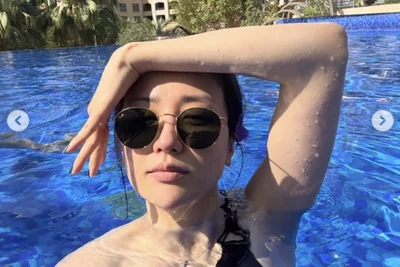 박하선, 두바이 수영장서 수영복 차림 공개 시크하고 고혹적인 매력 발산