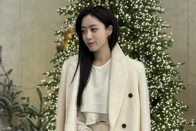 함은정, 결혼 후 첫 크리스마스 근황 공개...우아해진 미모와 차기작 소식까지