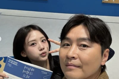 이동국 딸 이재시, 한층 성숙해진 미모 화제… 아빠 이동국과 전시회 나들이 근황