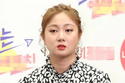 박나래, 고소한 전 매니저가 사내이사? 기묘한 '서류상 동거'