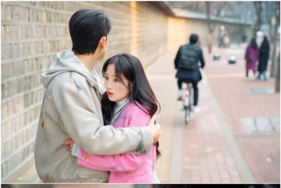 '오늘부터 인간입니다만' 김혜윤, 로몬과 초밀착 스킨십에 '입덕 부정기' 시작