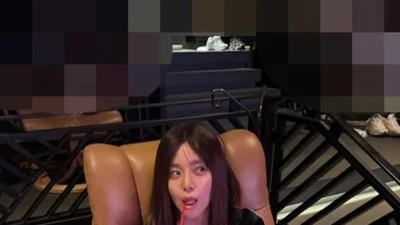 “穿着鞋子坐着…” 李英恩，电影院认证照引发‘不礼貌’争议