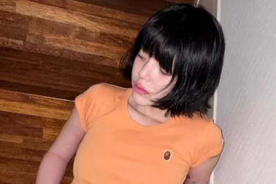 신지민, 상큼한 줄 알았는데…크롭티 속 '파격' 속옷 노출