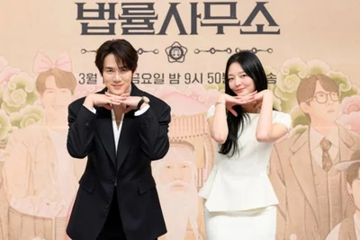 '신이랑' 유연석, 귀신 빙의해 아이브 댄스…파격 연기 변신