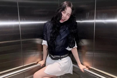 에스파 카리나, 화이트 셔츠 하의실종 패션…독보적 각선미