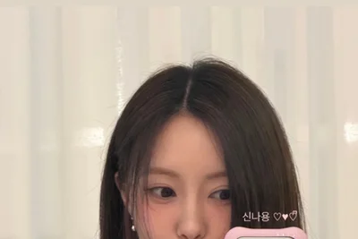 효민, 기내서 파격 란제리룩…'100억대 안주인'의 과감 패션