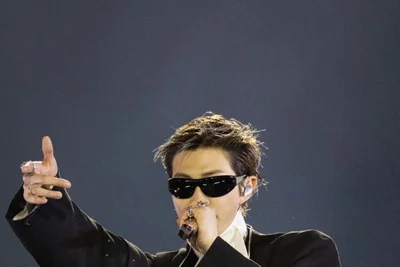 '4년 만의 완전체' BTS RM, 광화문 공연 후 시민들에 고개 숙인 이유