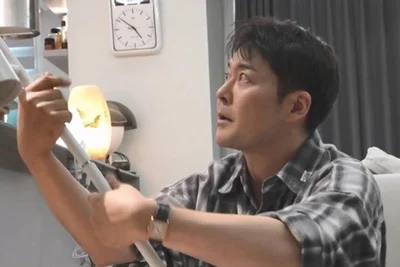 '나혼산' 전현무, 작업실 인테리어 중 멘붕…언박싱 지옥 포착