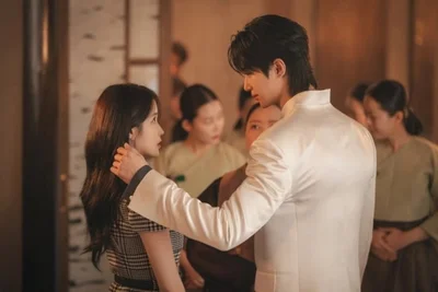 IU at Byeon Woo-seok, «Reyna ng Dae-gun noong ika-21 Siglo» — Ipinanganak ang kakaibang love story ng mag-asawang kontrata