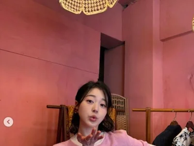 'Unnie Jang Won-young' na si Jang Da-a, ibinunyag ang twist sa likod ng kanyang kagandahang parang manika at umamin na siya ay 'born single'