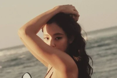 블랙핑크 제니, 직접 디자인한 과감 호피 비키니 완벽 소화