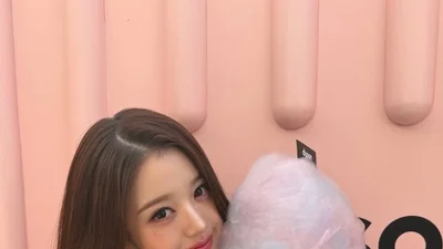 IVE Jang Won-young in a Black Dress, Smiling with Candy Floss…Unreal Doll-Like Visuals