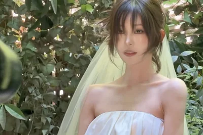 '5월의 신부' 최준희, 11세 연상 예비신랑 홀린 웨딩드레스 자태