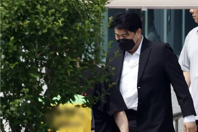 '음주 뺑소니' 김호중 오늘 가석방 출소… 복귀 앞서 발목 수술