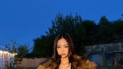 Jennie (BLACKPINK) khuấy đảo Ba Lan với trang phục đồ lót táo bạo
