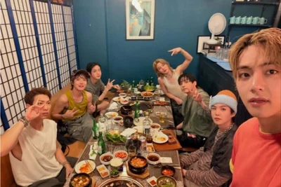 BTS 뷔, 런던 토트넘 공연 후 삼겹살 회식 포착