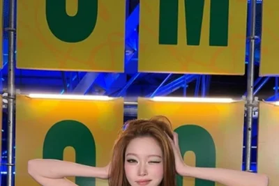 빌리 츠키, 워터밤 달군 파격 백리스 패션