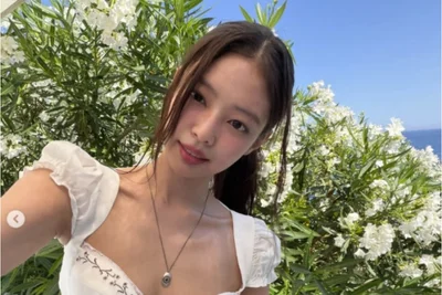 BLACKPINK’s Jennie Shows Off Toned Lines in a White Bralette, Teases Appearance at “Summer Sonic 2026”