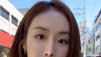 '임신 중' 배우 한다감, 삼청동 수제비 먹방 나들이… 늘씬한 팔다리 시선 강탈