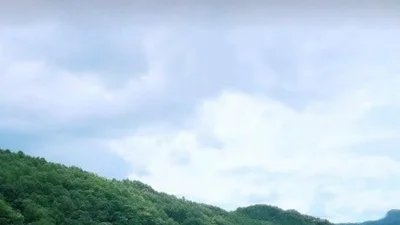 클라라, 파격적인 레드 비키니로 시선 강탈… 40대 안 믿기는 완벽 비율