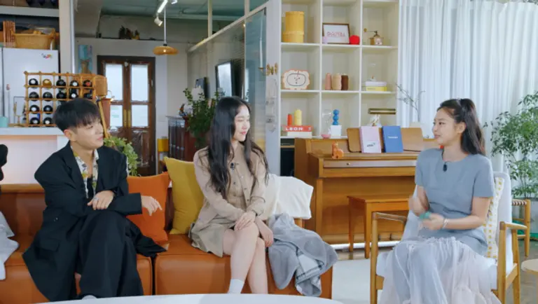 환승연애4 패널들과 대화하는 제니