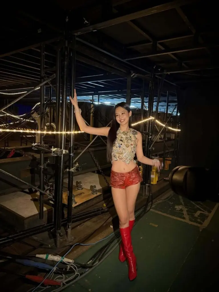 제니 시스루 의상