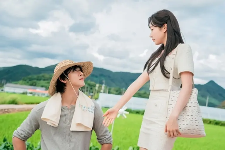 오늘부터 인간입니다만 김혜윤 로몬