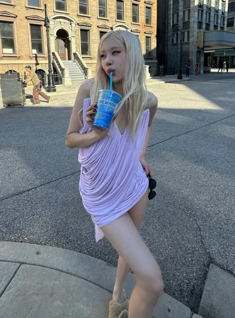 블랙핑크 로제 연보라색 드레스