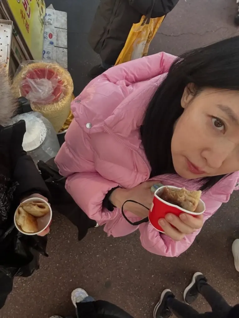 꽃무늬 조끼를 입은 이영애