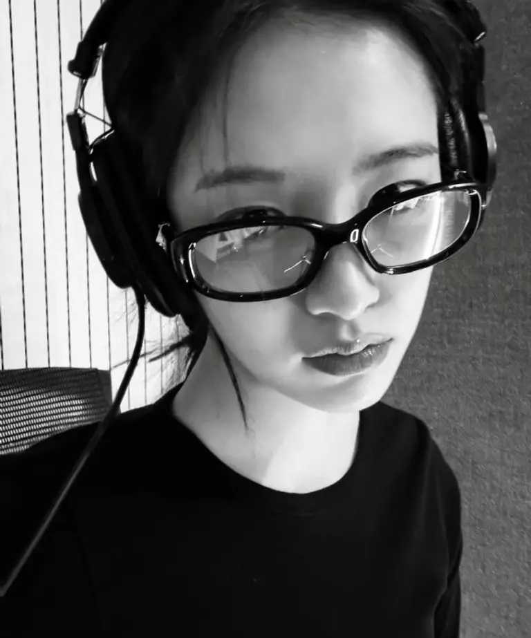 아이브 안유진 뿔테 안경 너드룩