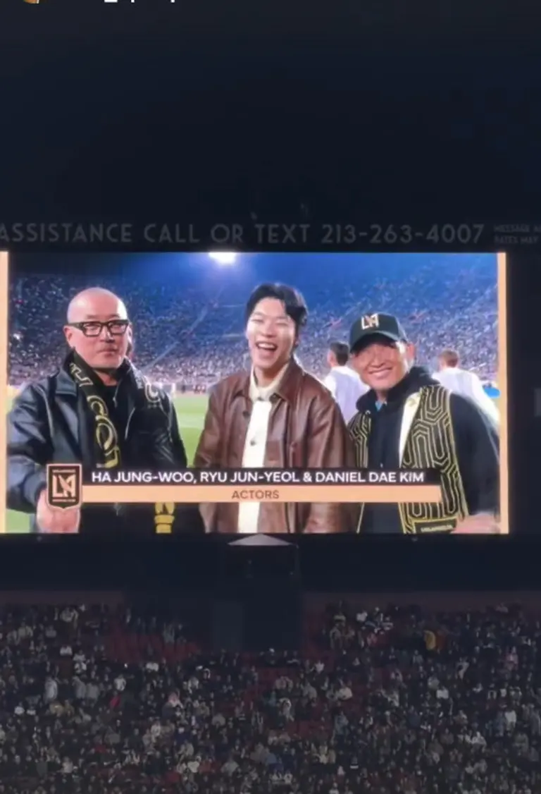 Si Ha Jung-woo habang nanonood ng laban