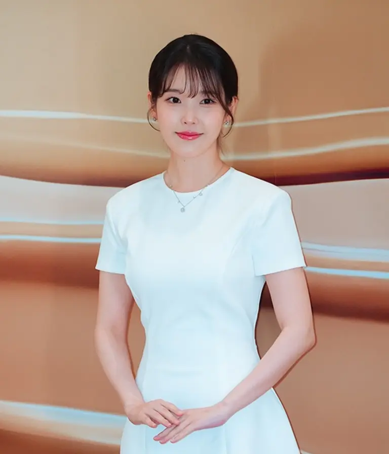 아이유 인형 미모