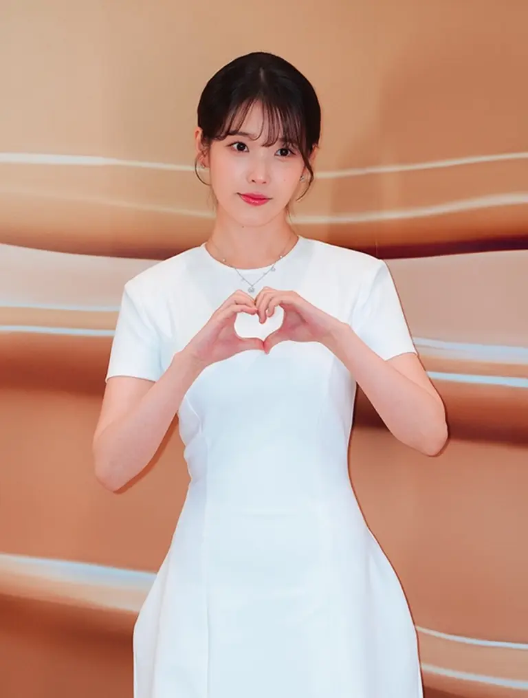 아이유 포토콜 행사 모습